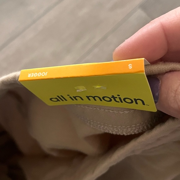 All in motion men’s small tan jogger pants with pockets super soft NWT - Picture 5 of 6